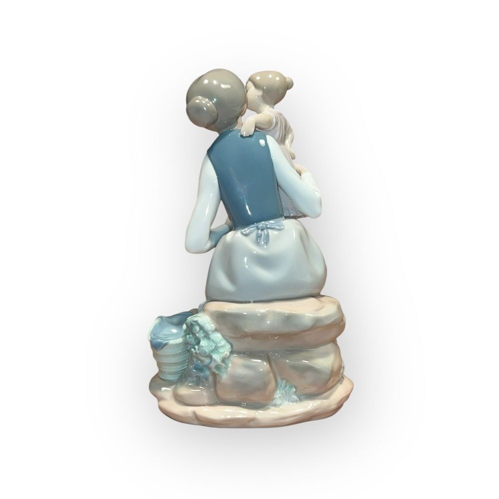 Lladro Nao Rare Retired “The Pampering” Porcelain Art - Picture 6 of 10